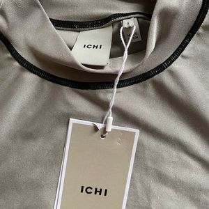 Long sleeve workout top